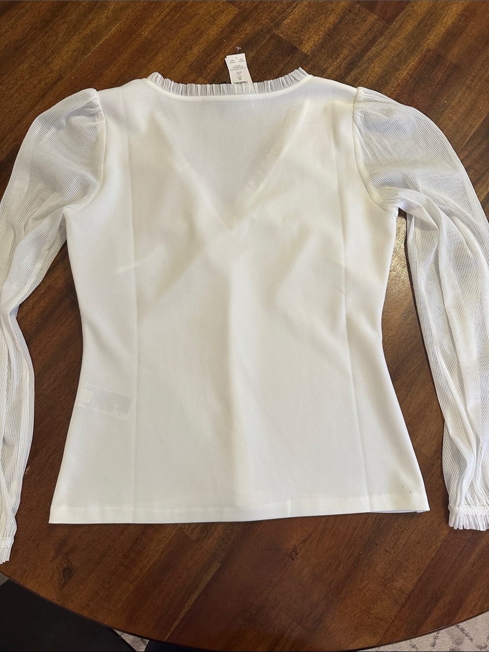 White House Black Market sheer sleeves v-neck blouses size M. Off white NWT - Picture 6 of 7